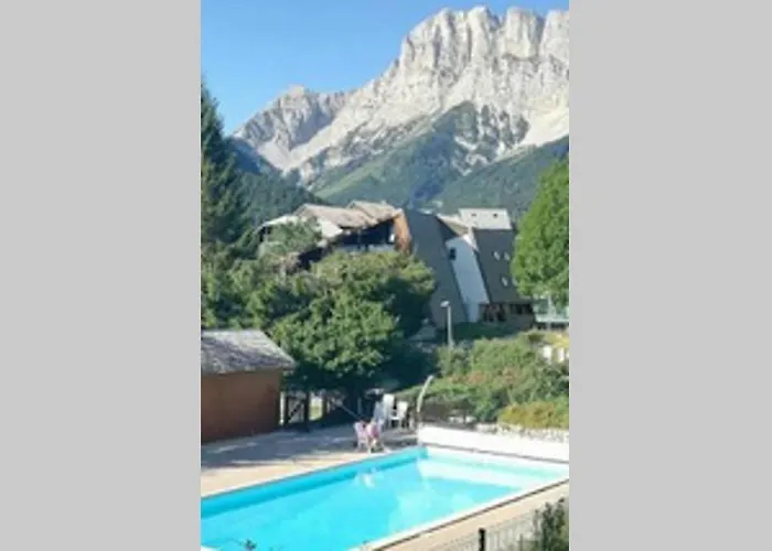 Petit Mansarde 18 M2 Avec Piscine Gratuite Apartman *