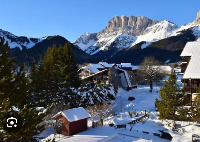 Petit Mansarde 18 M2 Avec Piscine Gratuite Apartman